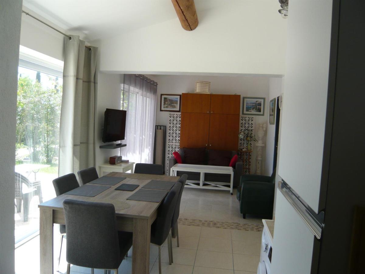 דירות Saint-Rémy-de-Provence Locations Des Alpilles מראה חיצוני תמונה