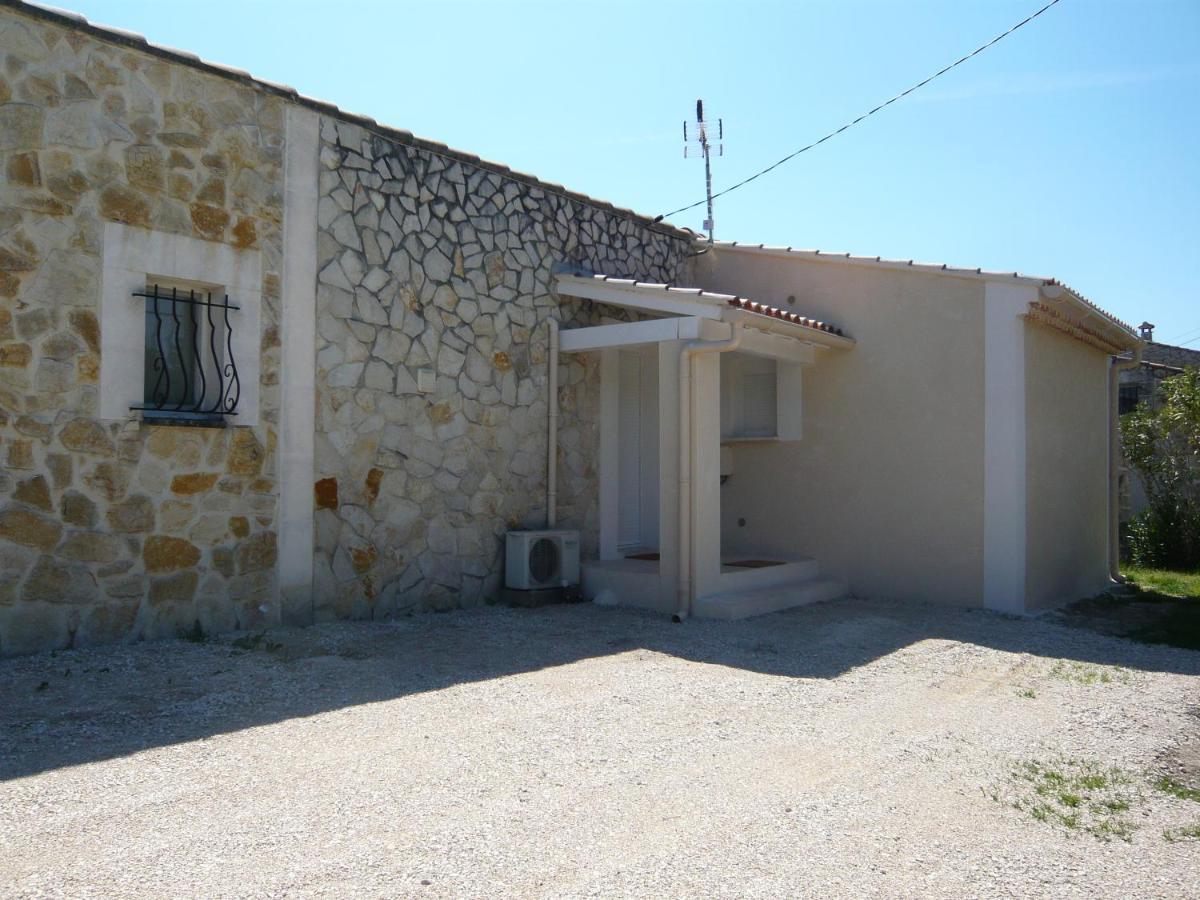 דירות Saint-Rémy-de-Provence Locations Des Alpilles מראה חיצוני תמונה