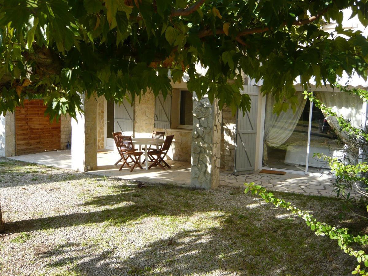דירות Saint-Rémy-de-Provence Locations Des Alpilles מראה חיצוני תמונה