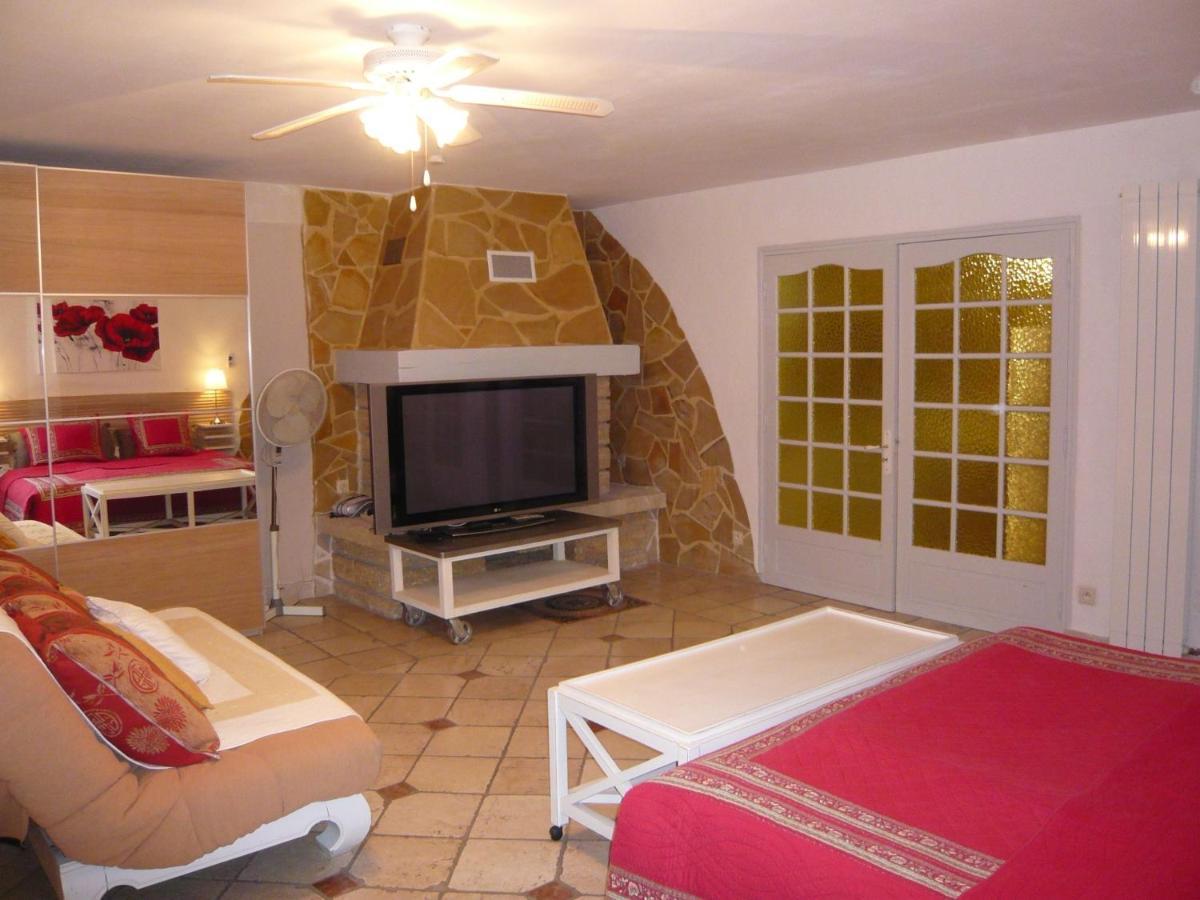 דירות Saint-Rémy-de-Provence Locations Des Alpilles מראה חיצוני תמונה