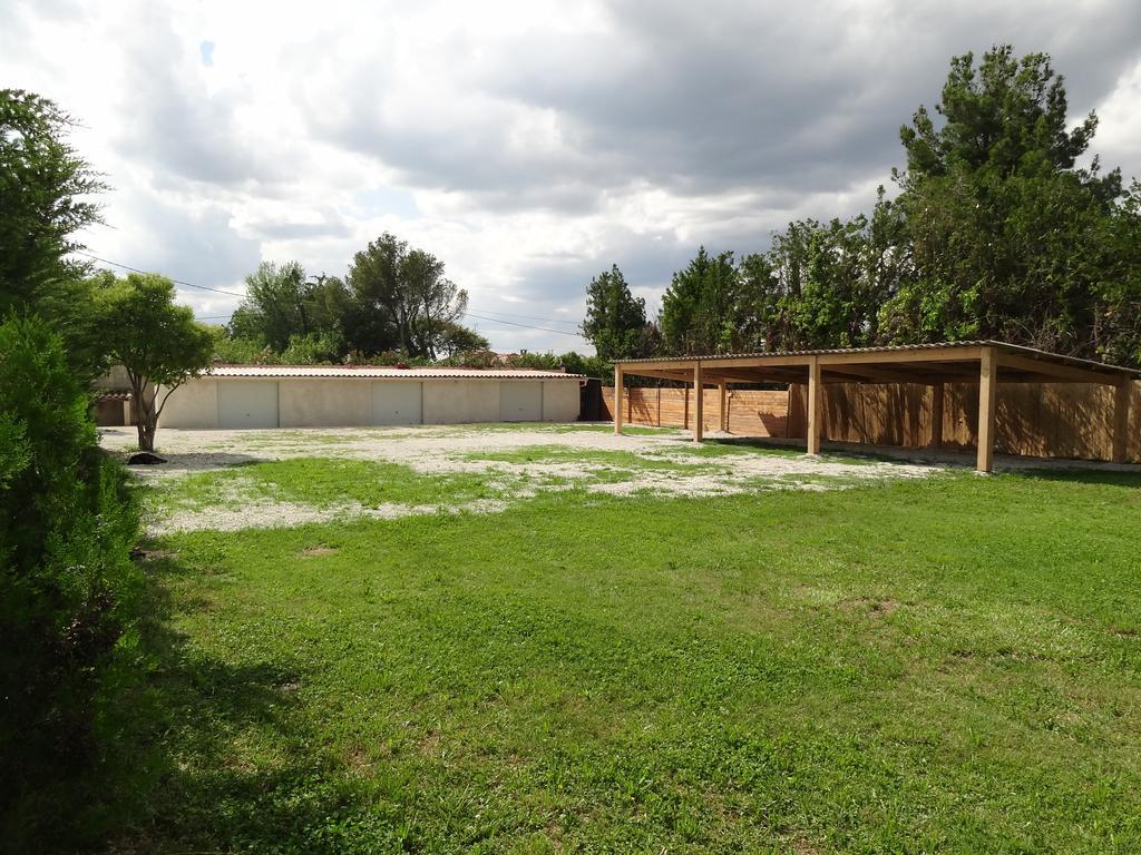דירות Saint-Rémy-de-Provence Locations Des Alpilles מראה חיצוני תמונה