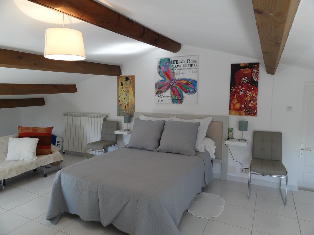 דירות Saint-Rémy-de-Provence Locations Des Alpilles מראה חיצוני תמונה