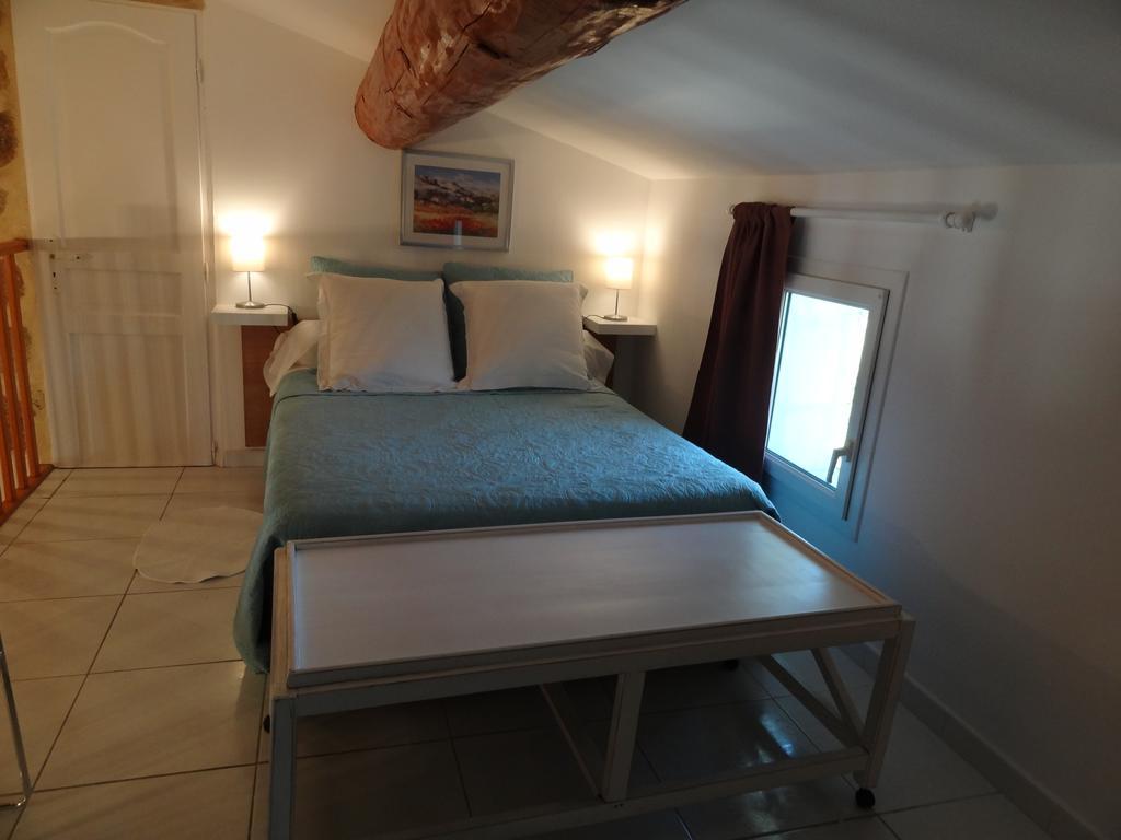 דירות Saint-Rémy-de-Provence Locations Des Alpilles מראה חיצוני תמונה