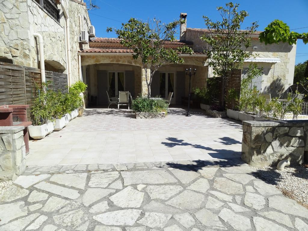 דירות Saint-Rémy-de-Provence Locations Des Alpilles מראה חיצוני תמונה