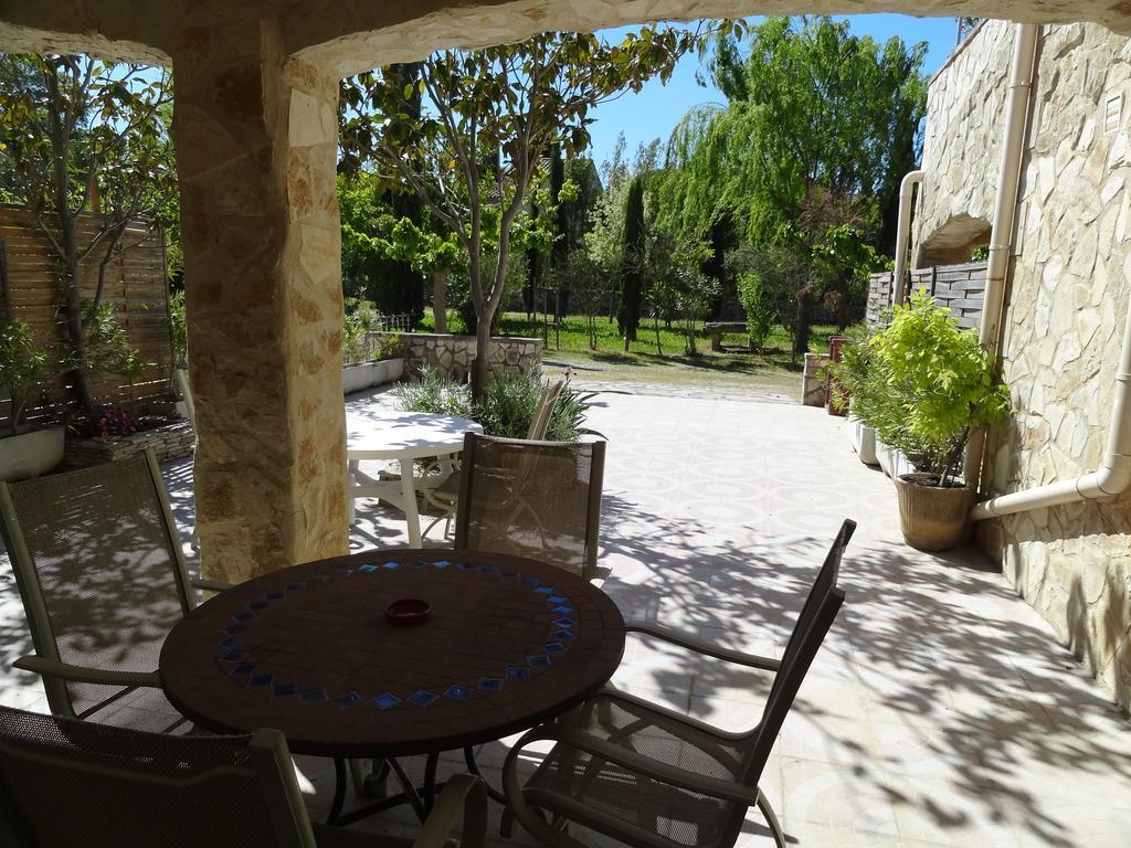 דירות Saint-Rémy-de-Provence Locations Des Alpilles מראה חיצוני תמונה