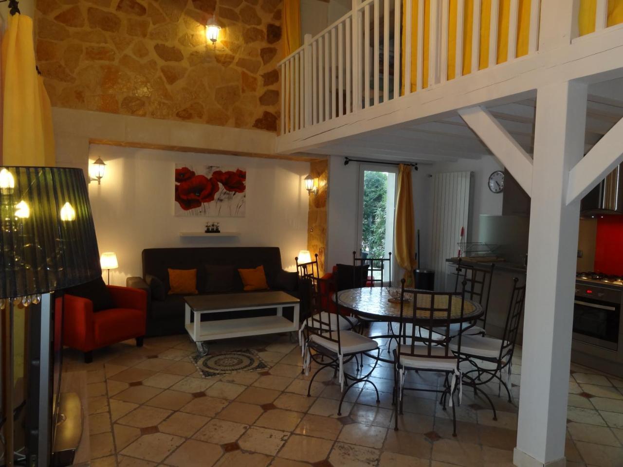 דירות Saint-Rémy-de-Provence Locations Des Alpilles מראה חיצוני תמונה