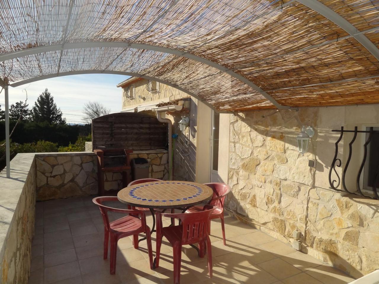 דירות Saint-Rémy-de-Provence Locations Des Alpilles מראה חיצוני תמונה