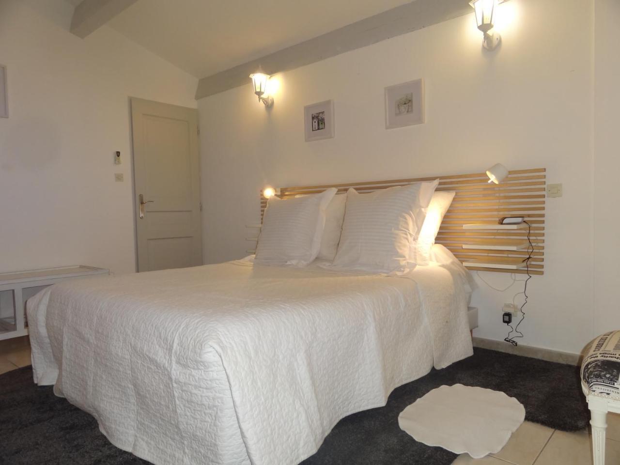 דירות Saint-Rémy-de-Provence Locations Des Alpilles מראה חיצוני תמונה