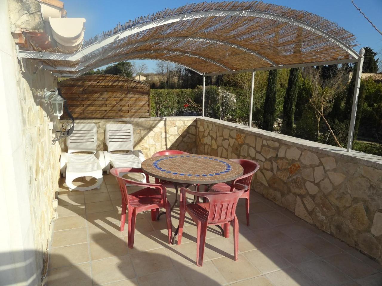 דירות Saint-Rémy-de-Provence Locations Des Alpilles מראה חיצוני תמונה