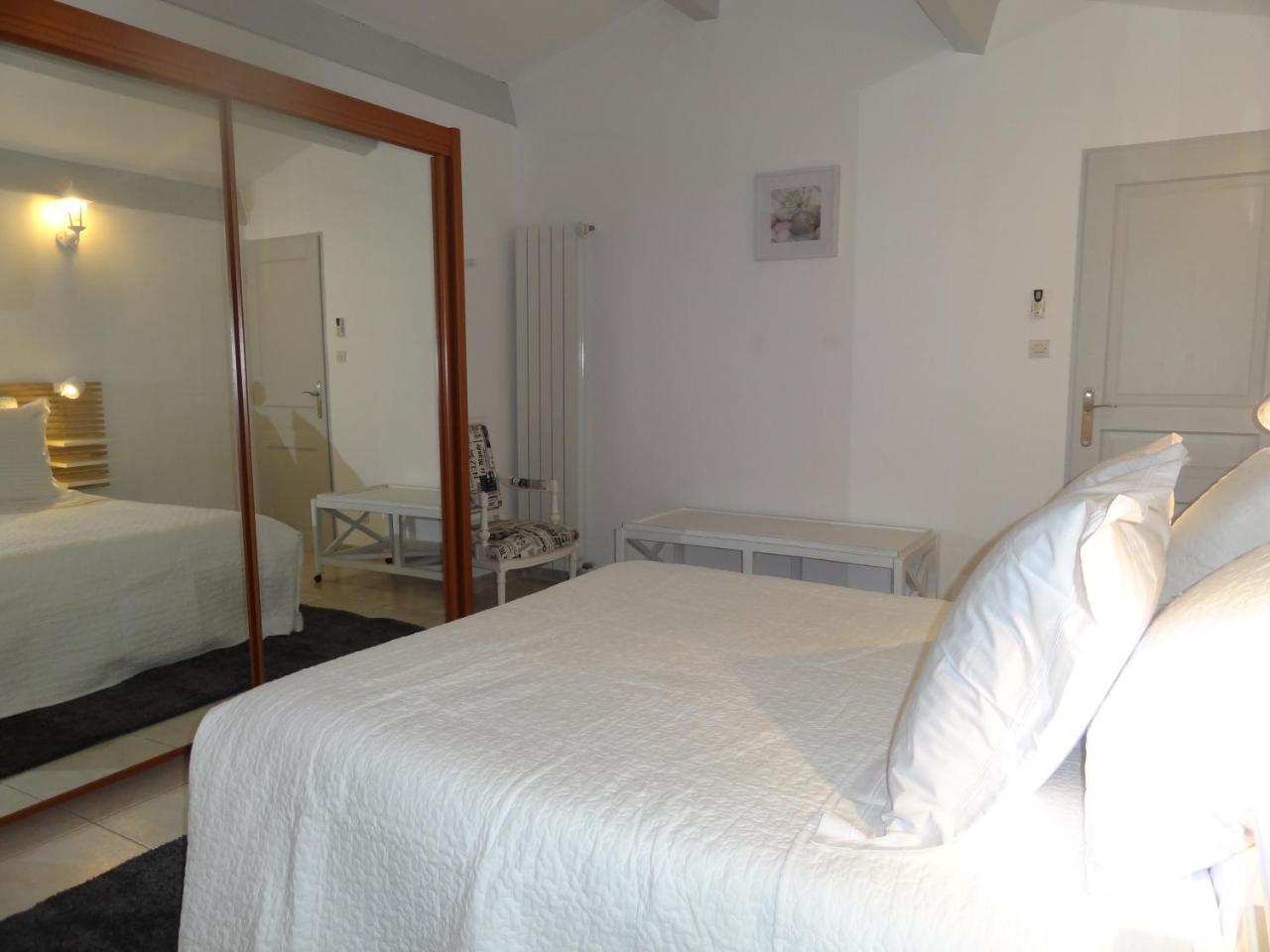 דירות Saint-Rémy-de-Provence Locations Des Alpilles מראה חיצוני תמונה